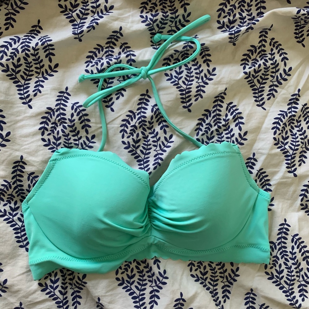 victoria’s secret mint scalloped bikini top 💫 32C